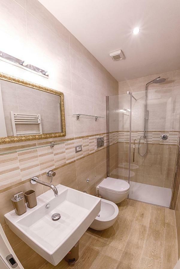 Modern Apartment Near Colosseum Roma Exterior foto